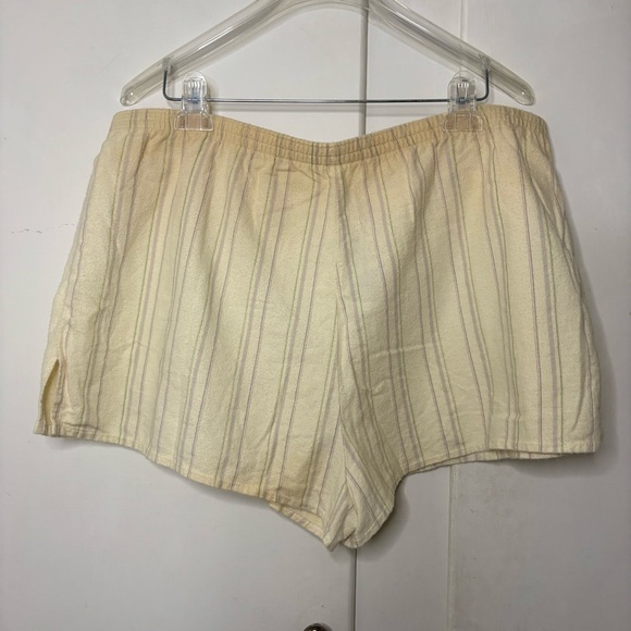 Vintage 80s Laura Adams Pale Yellow Floral Flannel Pajama Set Crop Tank Shorts - Picture 10 of 12